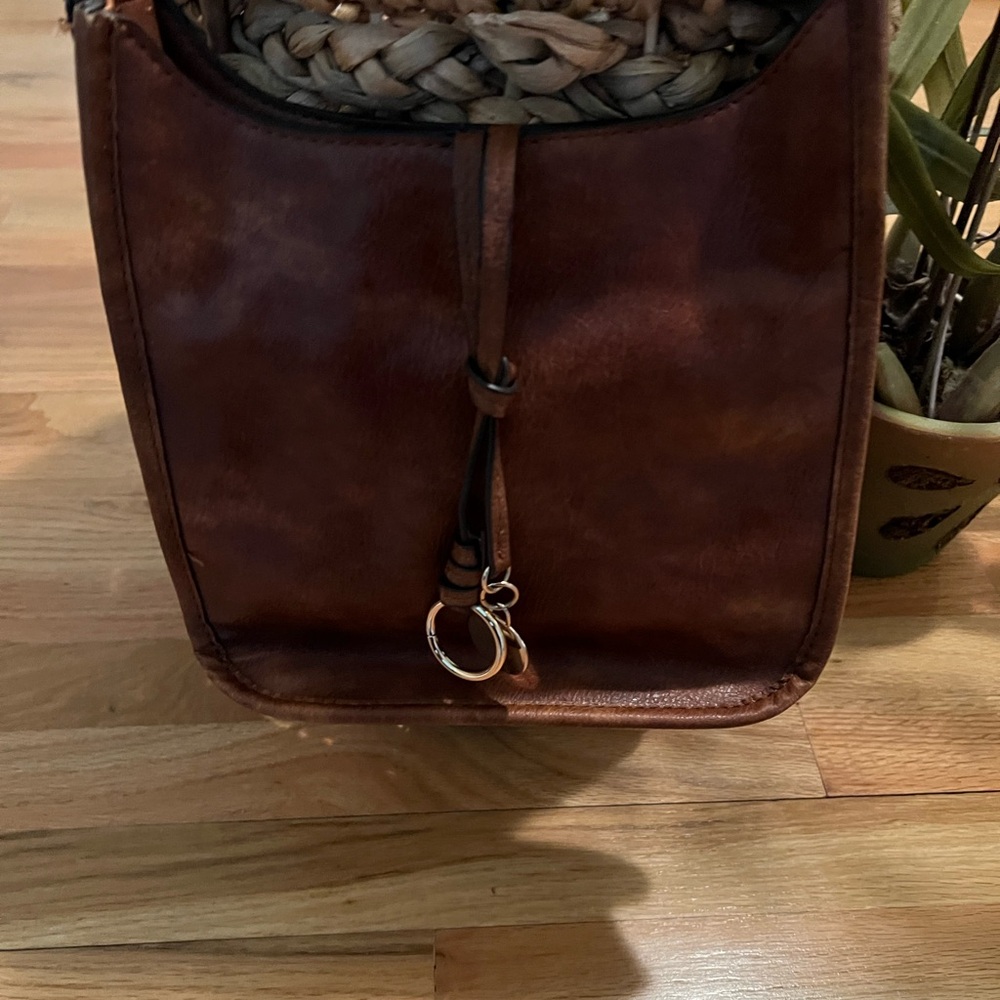 Elegant OKPTA Tan Leather Crossbody Bag - Picture 2 of 3
